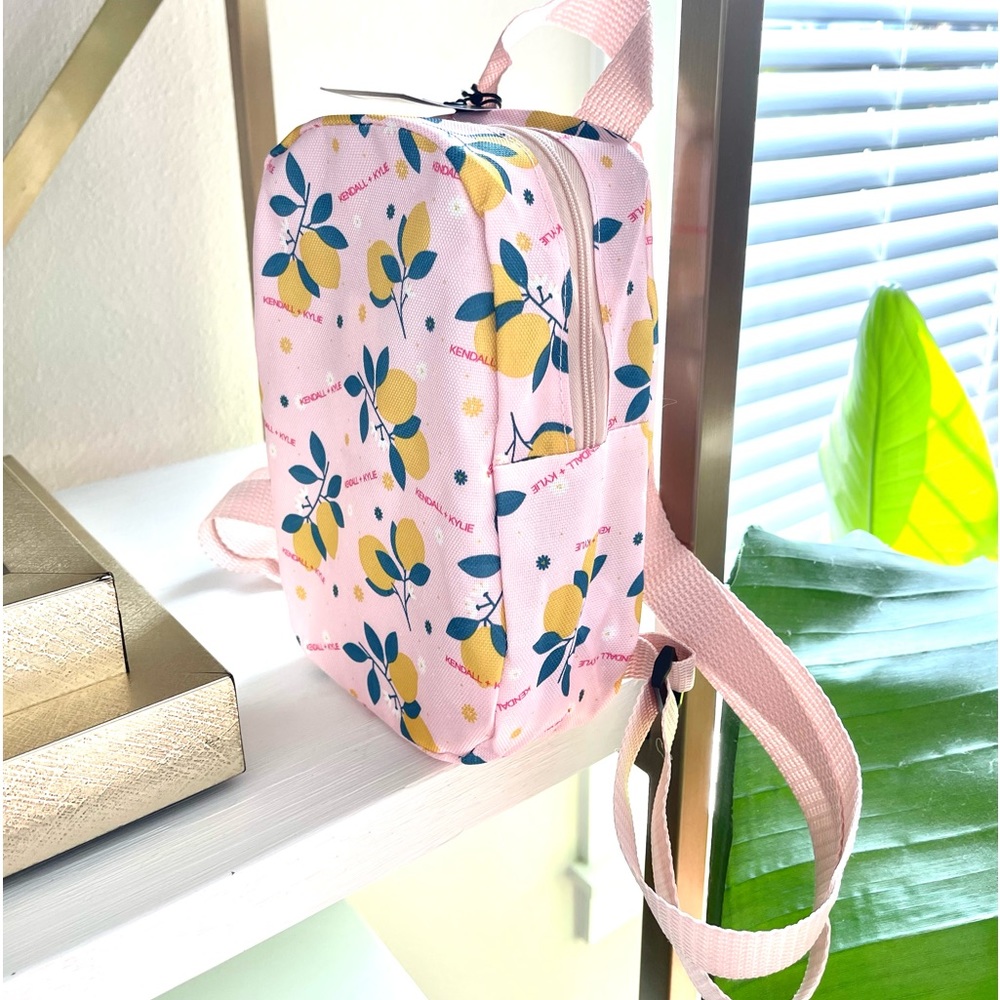 KENDALL+KYLIE MINI LEMONS 🍋 LIGHTWEIGHT BACKPACK - Picture 4 of 6